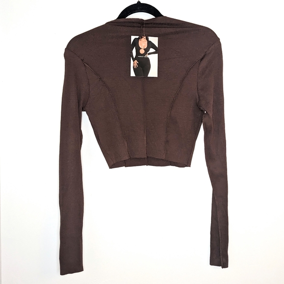 Naked Wardrobe Snatched To The Top - Picture 2 of 3